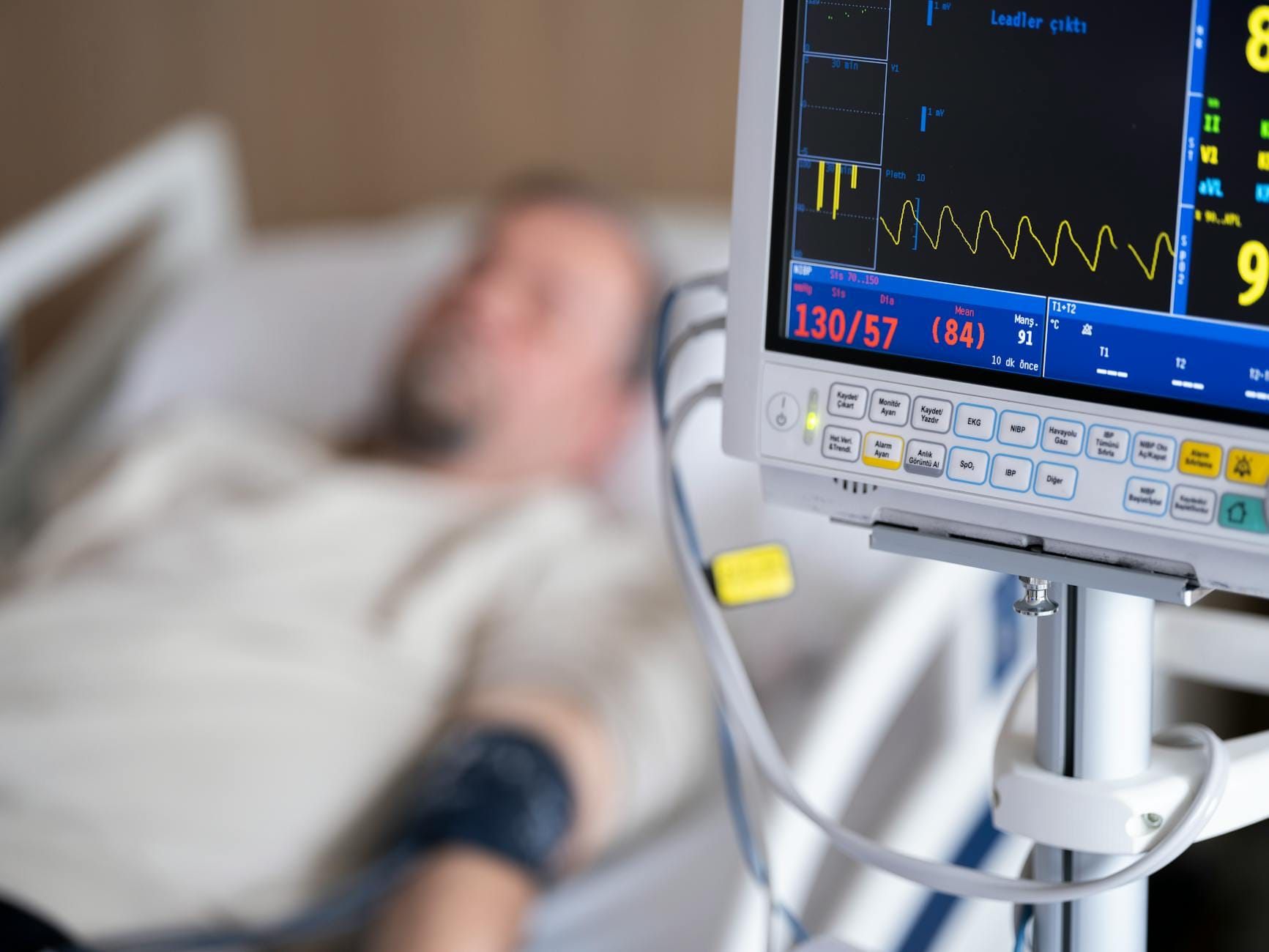 Heart Disease Warning Signs in Seniors Over 70 - photo by Engin Akyurt on Pexels