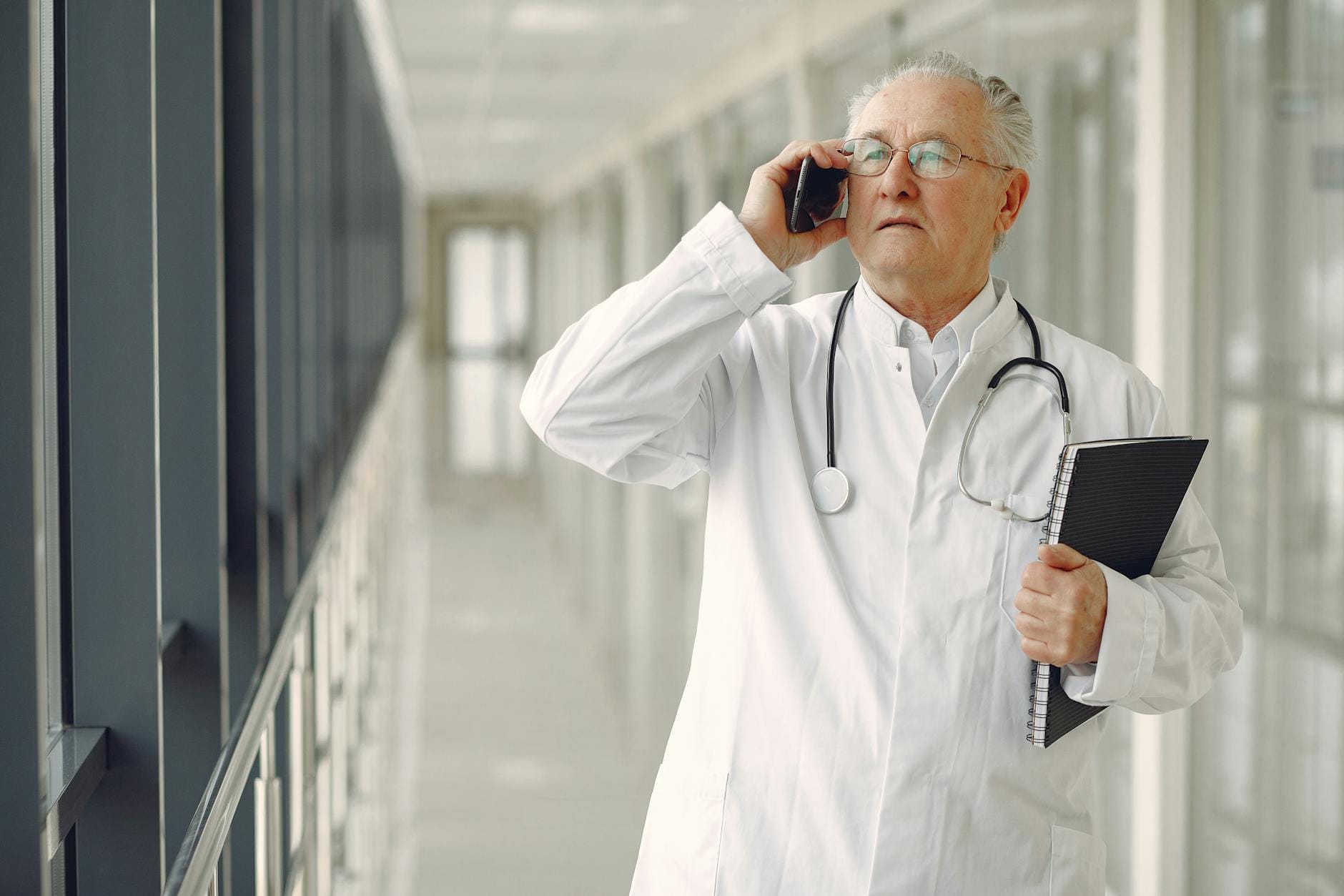 Medicare Advantage vs Original Medicare: Which Is Better - photo by Gustavo Fring on Pexels