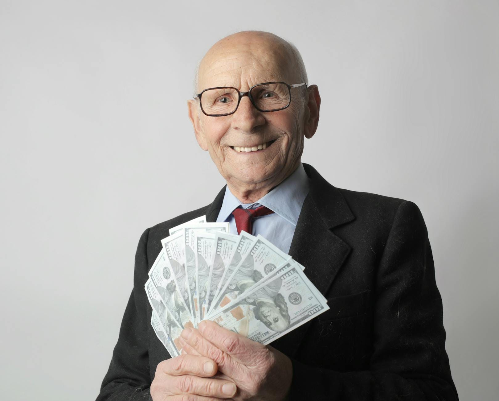 Senior saving money with Medicare benefit