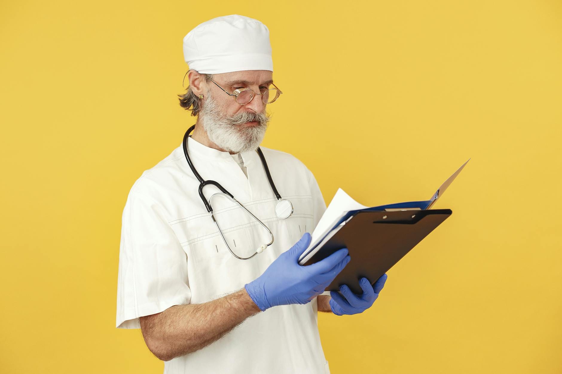 Senior receiving free preventive Medicare screening