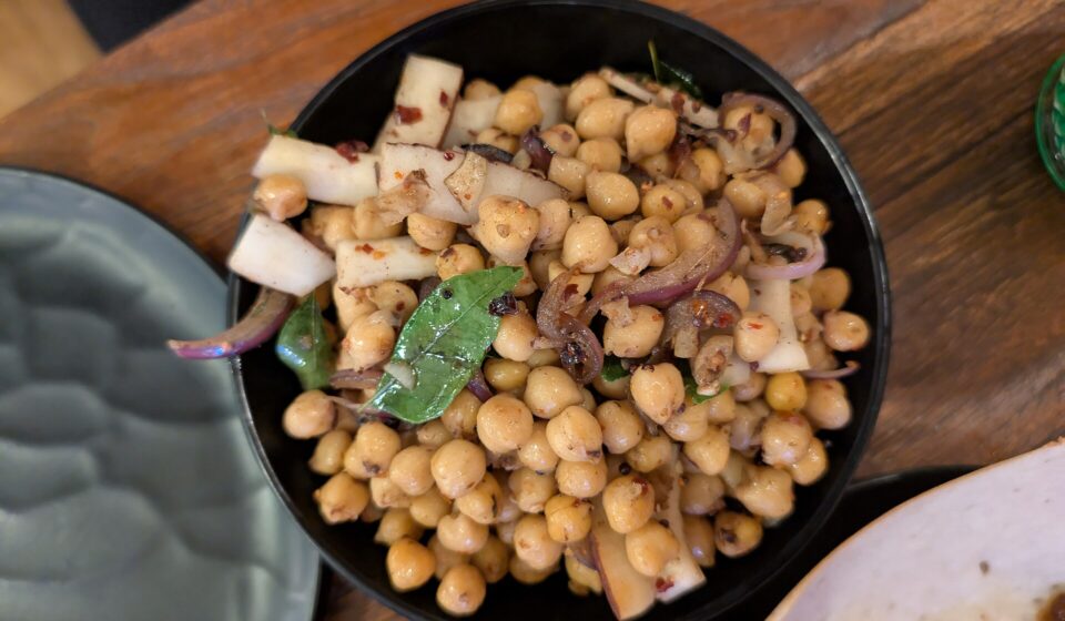 Chickpeas in a bowl, a high vitamin B6 food