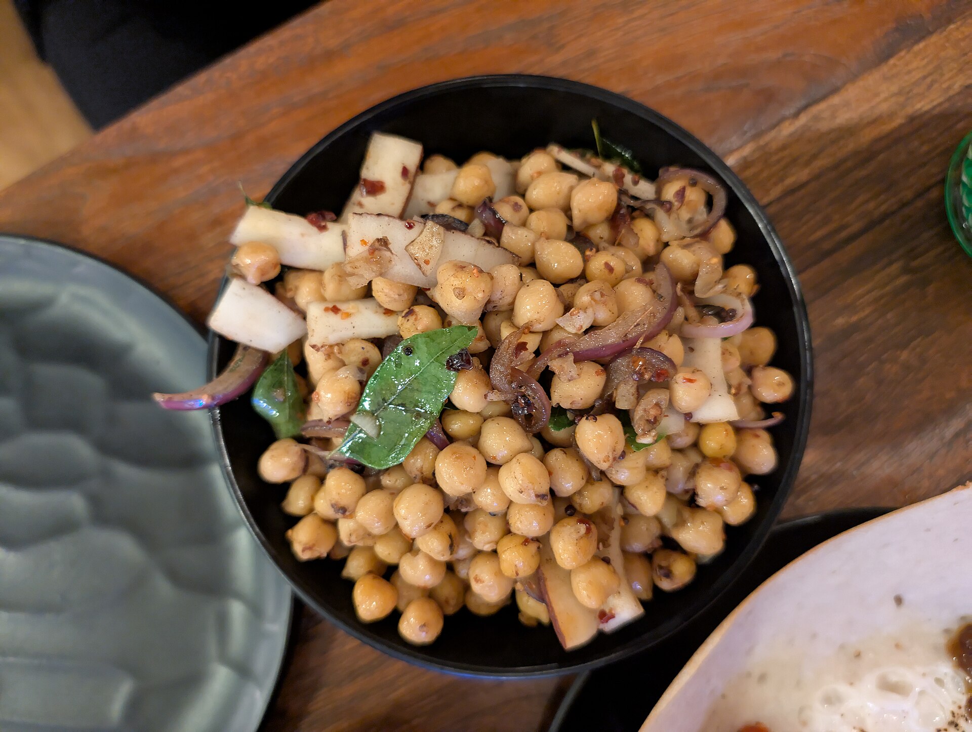 Chickpeas in a bowl, a high vitamin B6 food